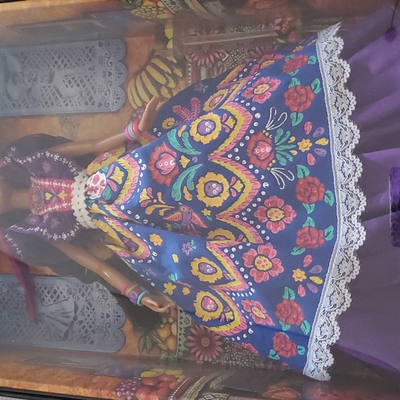 Barbie Dia de Muertos 2022 Barbie Collector Doll - Picture 4 of 11